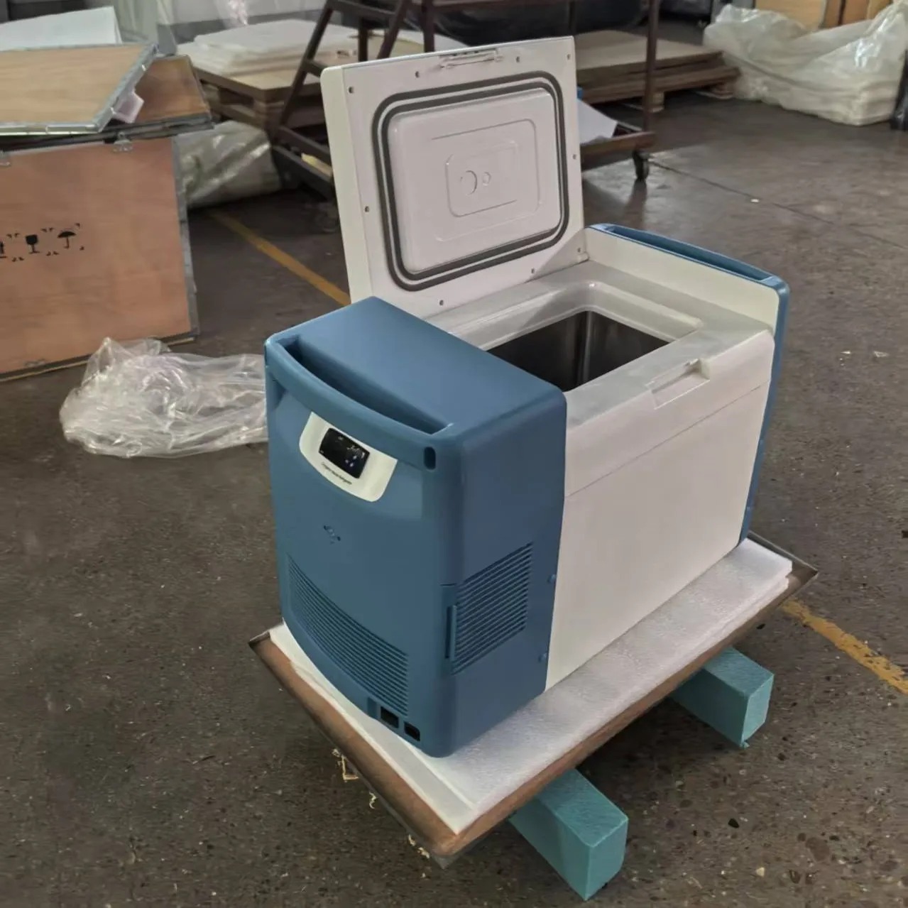 2025 -86 Degree 25l Mini Portable Refrigerator Transport Fridge ultra Low Temperature Deep Freezer for Laboratory Car Use